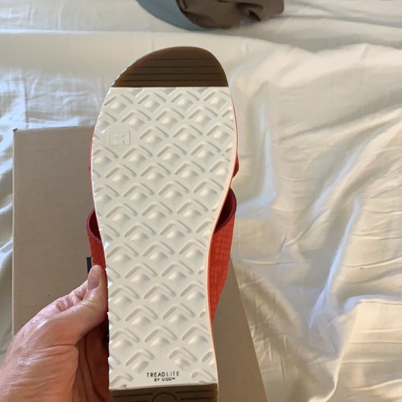 Ugg sandal - Picture 2 of 4